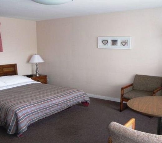 CANADIANA INN