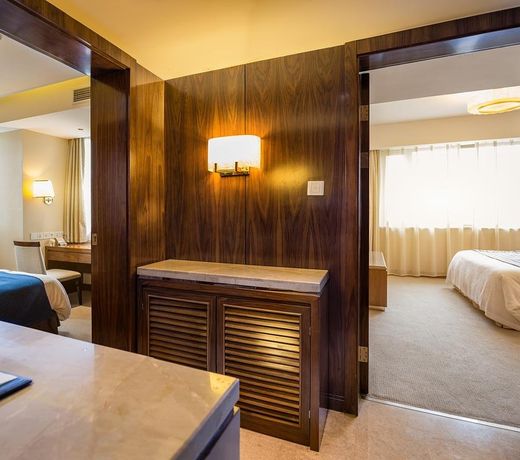 Bevebly Hotel