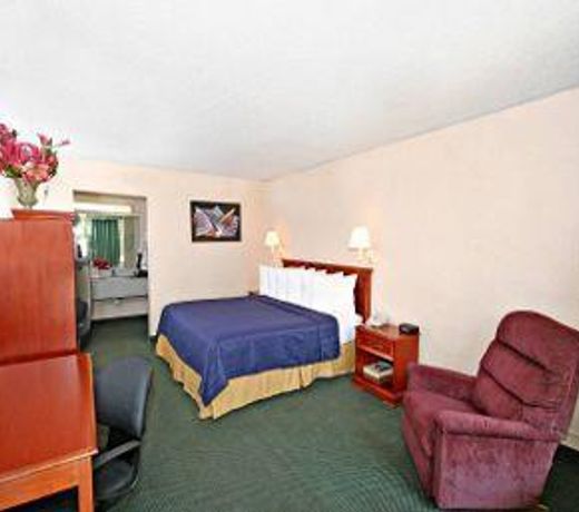 Rodeway Inn & Suites Greensboro