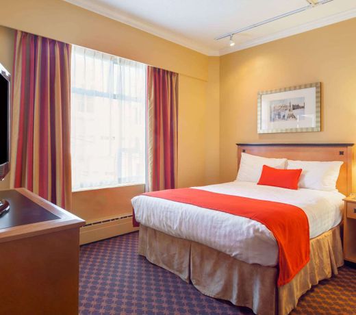 Howard Johnson Hotel by Wyndham Vancouver Downtown