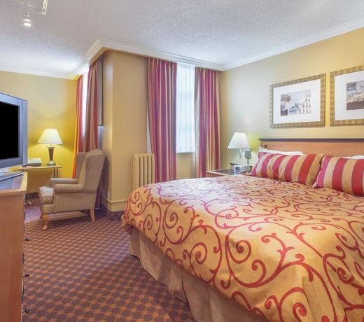 Howard Johnson Hotel by Wyndham Vancouver Downtown