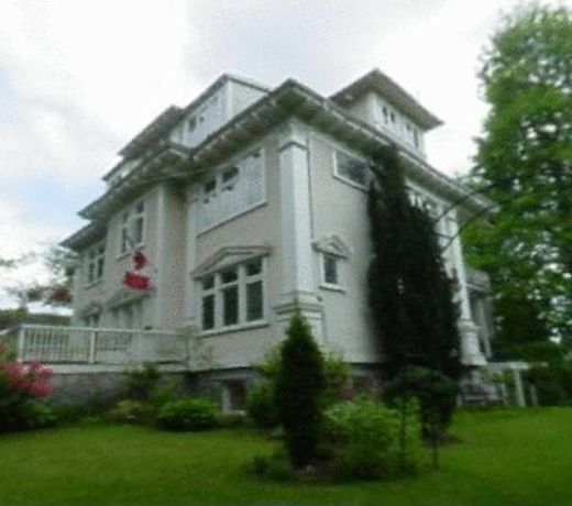 Balfour House