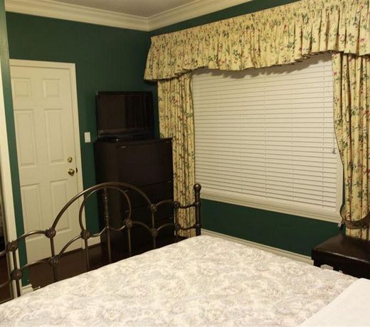 Camilla House Bed & Breakfast
