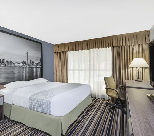 Super 8 By Wyndham Downtown Toronto