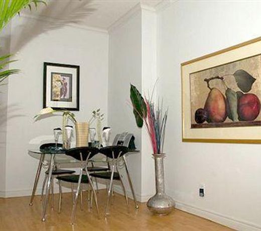 CANADA SUITES YORKVILLE