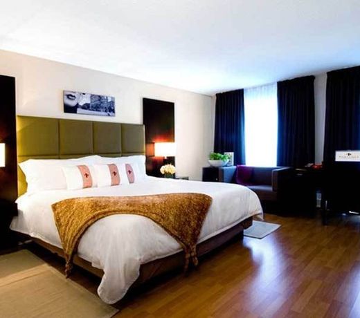Pantages Hotel Toronto Centre