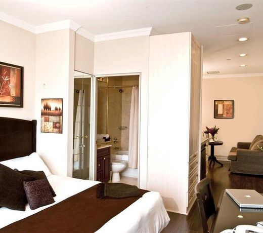 Grand Hotel & Suites