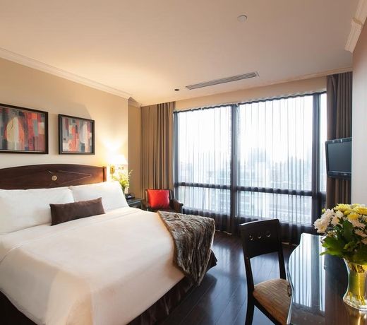 Grand Hotel & Suites