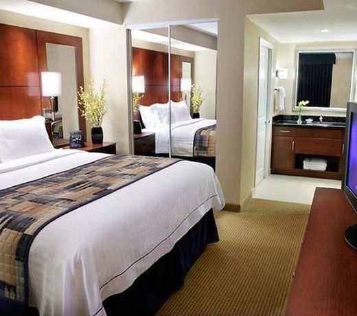 Residence Inn by Marriott Toronto Downtown / Entertainment District