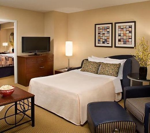 Residence Inn by Marriott Toronto Downtown / Entertainment District
