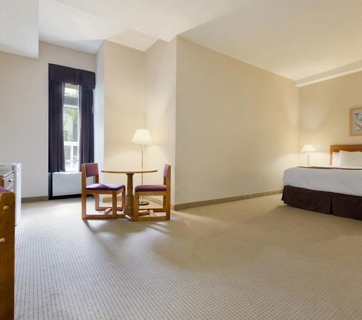 Days Inn by Wyndham Toronto East Beaches
