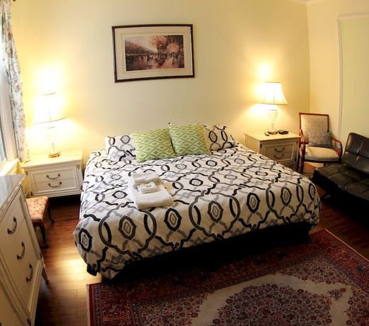 Toronto Garden Inn Bed and Breakfast