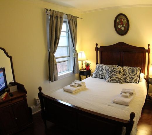 Toronto Garden Inn Bed and Breakfast