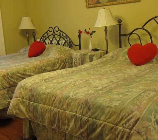 BONNEVUE MANOR BED & BREAKFAST