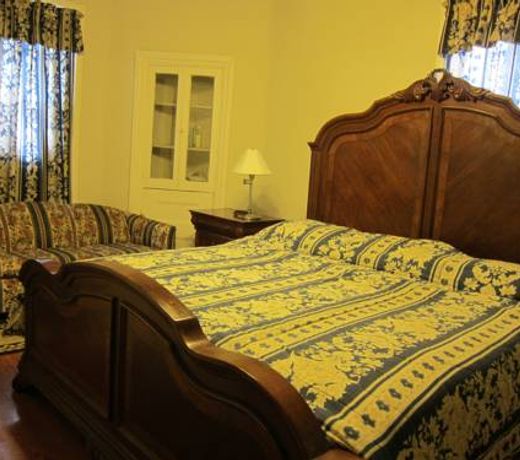 BONNEVUE MANOR BED & BREAKFAST