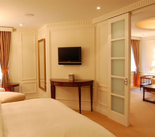 Windsor Arms Hotel