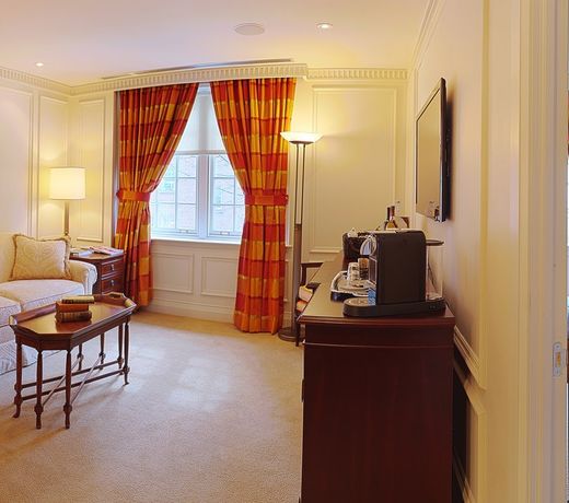 Windsor Arms Hotel