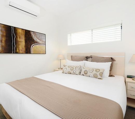 Oaks Middlemount Suites