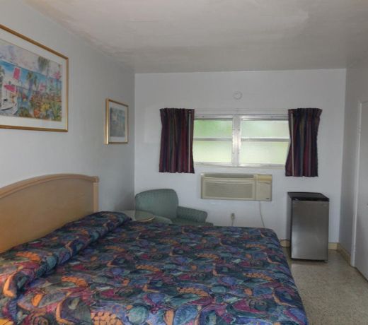 Tropicana Motel