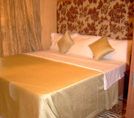 Downtown Royal Hotel