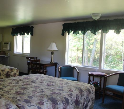 Schooner Bay Motor Inn