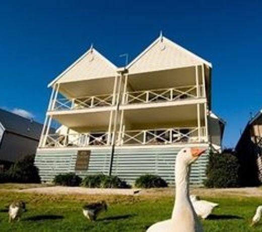 Lakeside Suites 4