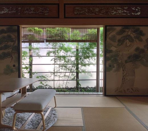 Atelier Bee's Knees Bed & Breakfast