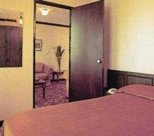 COMFORT HOTEL ELIZABETH TOWER