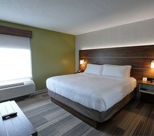 Holiday Inn Express & Suites Toronto Airport West, an IHG Hotel
