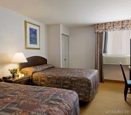 Holiday Inn Express & Suites Toronto Airport West, an IHG Hotel