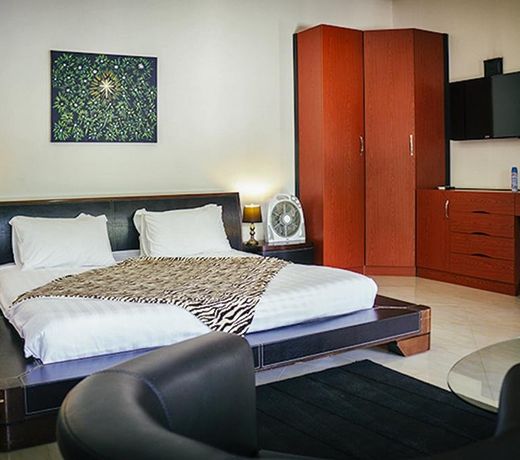 Le Dolphin's Grand Paradiso Hotel