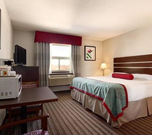 Super 8 by Wyndham Saskatoon Near Downtown