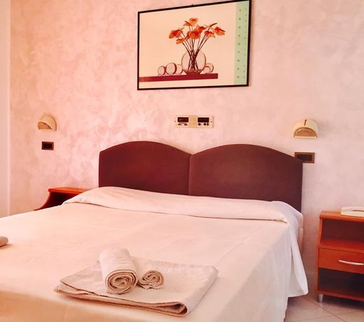 Hotel Marzia con Piscina
