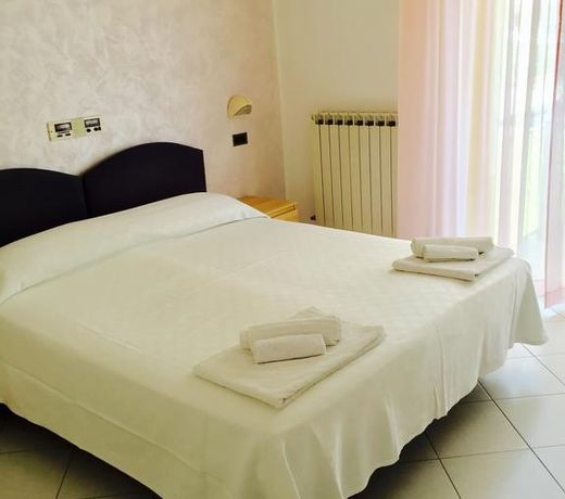 Hotel Marzia con Piscina