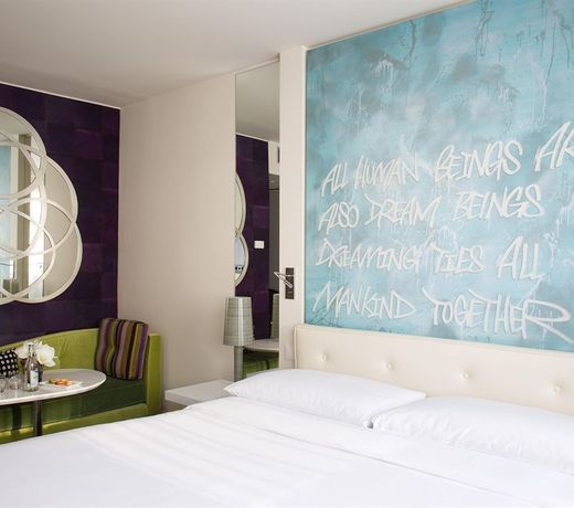 NâvY Manotel