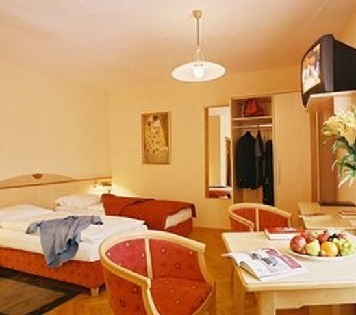 GABLERBRAU CENTRAL HOTEL