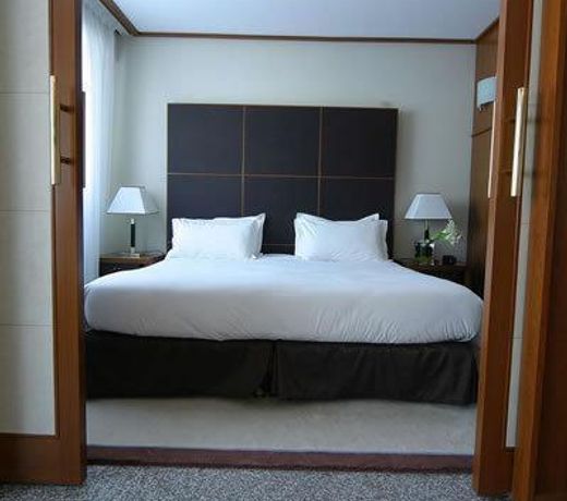 Goldstar Apartments & Suites