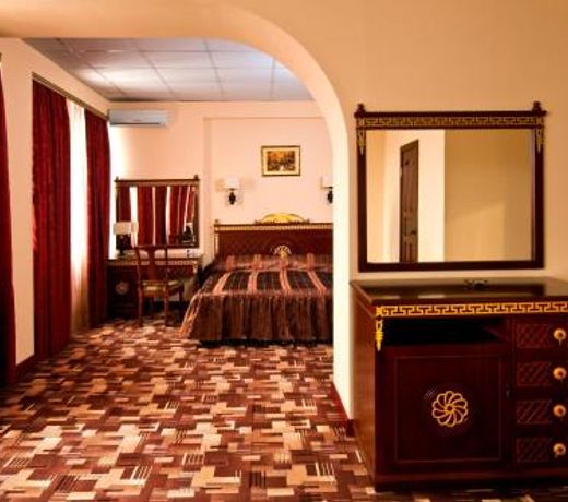 Avrora Hotel
