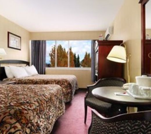 RAMADA HOTEL & SUITES METROTOWN