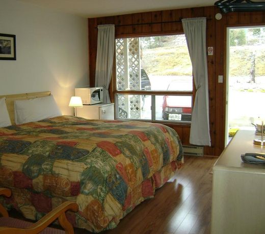 Cedar Motel