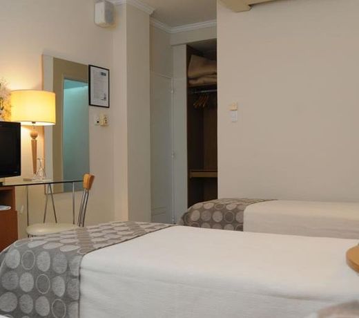 Parra Hotel & Suites