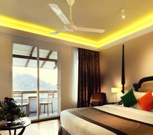 Earl's Regent Hotel
