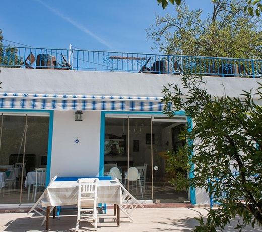 Esmana Hotel