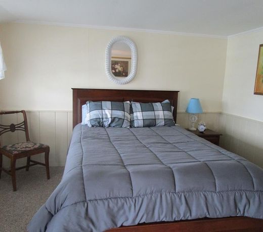 Shea's Riverside Inn & Motel