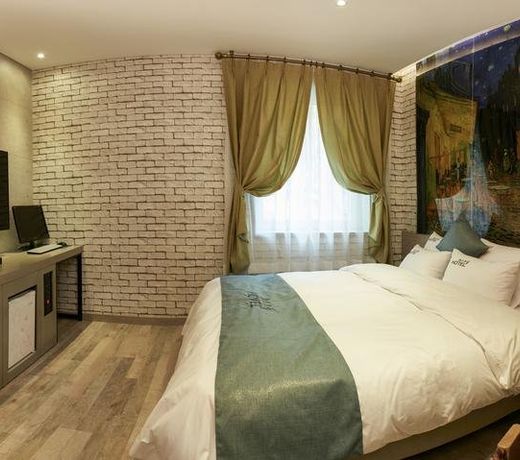 West Hill Hotel