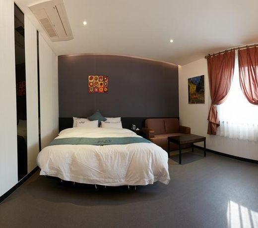 West Hill Hotel
