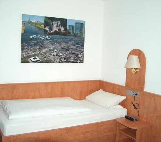 Alter Dorfkrug Am Kanal