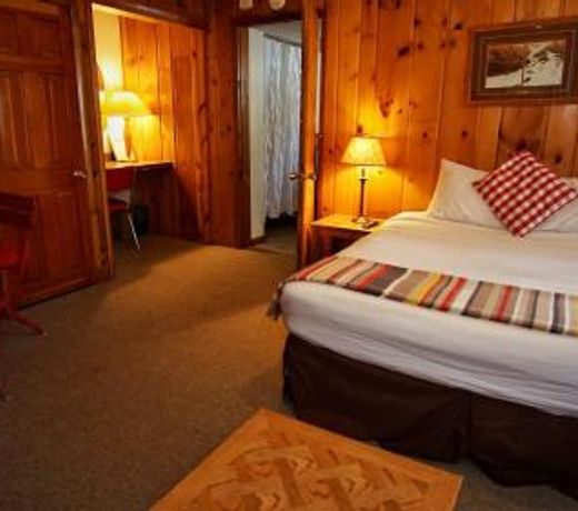 Foot of the Mountain Motel