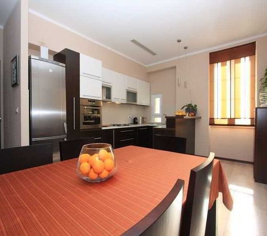 Apartment Maras