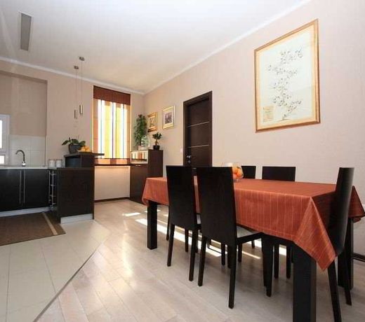 Apartment Maras